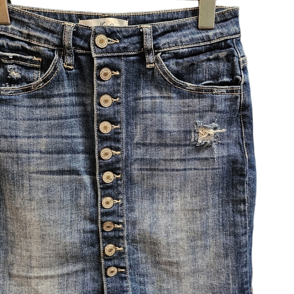 KanCan Frayed Hem Button Down Denim Skirt Size Small Cotton Stretch Distressed - Picture 5 of 9